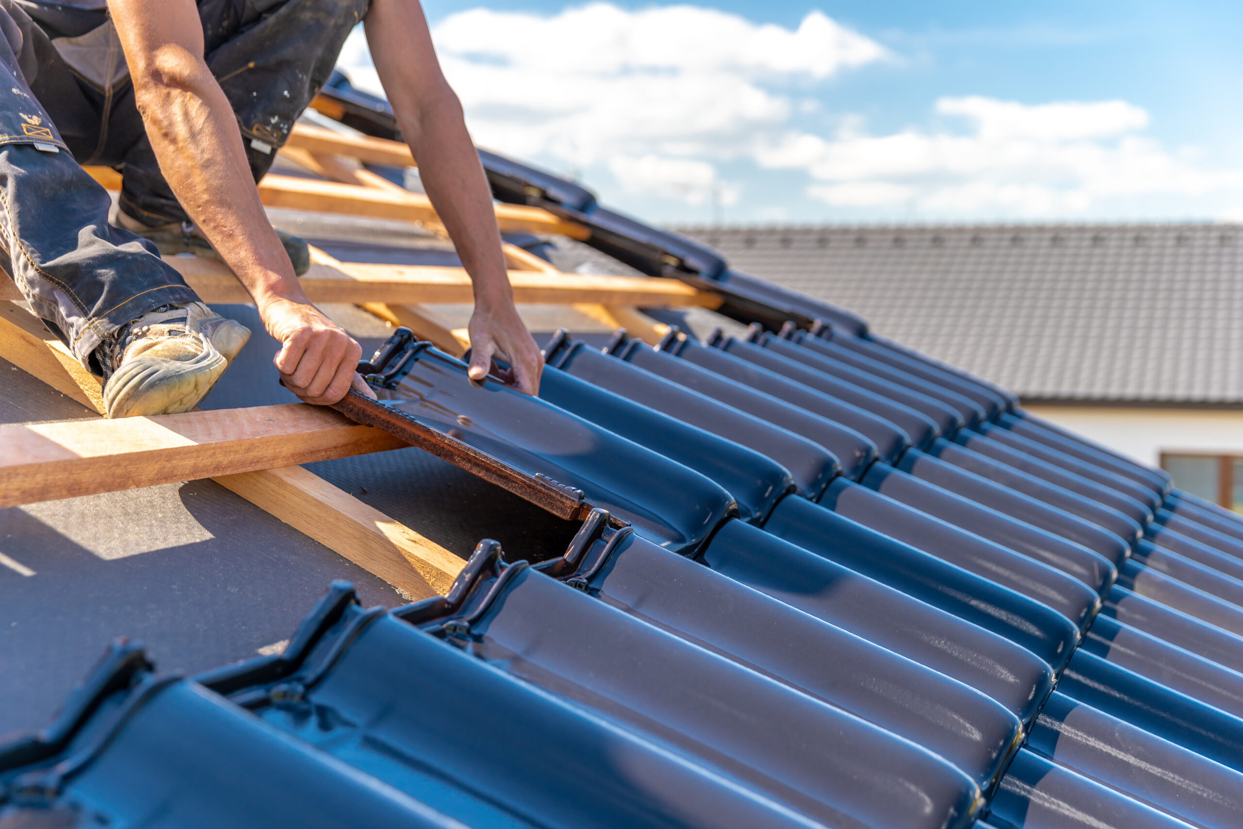 production of roofs from ceramic fired tiles on a family house Entreprise MGB Enveloppe